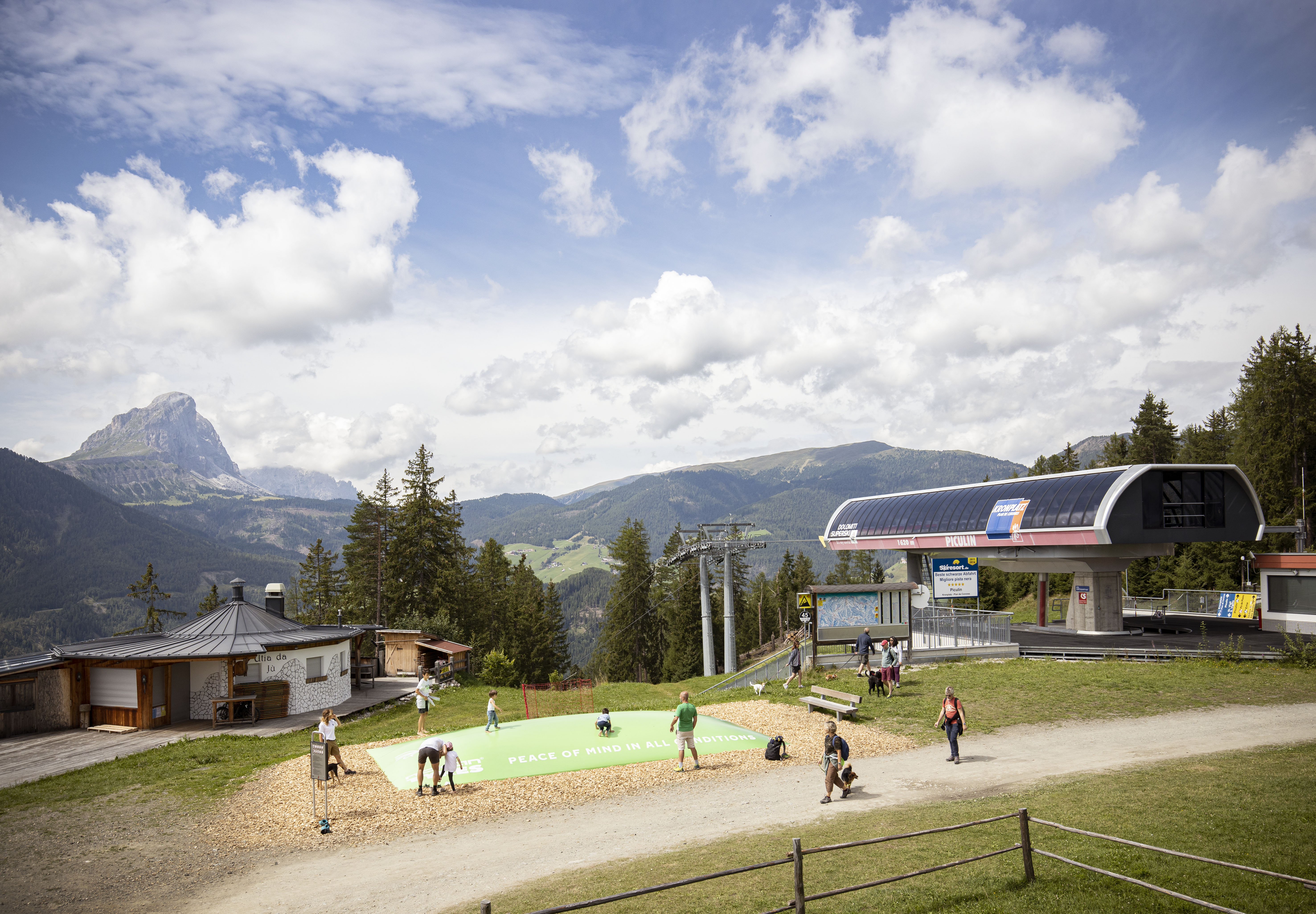 Gonfiabile a tema St. Vigil airmountain realizzato su misura per i bambini. Acquista airmountains gonfiabili da JB Gonfiabili Italia